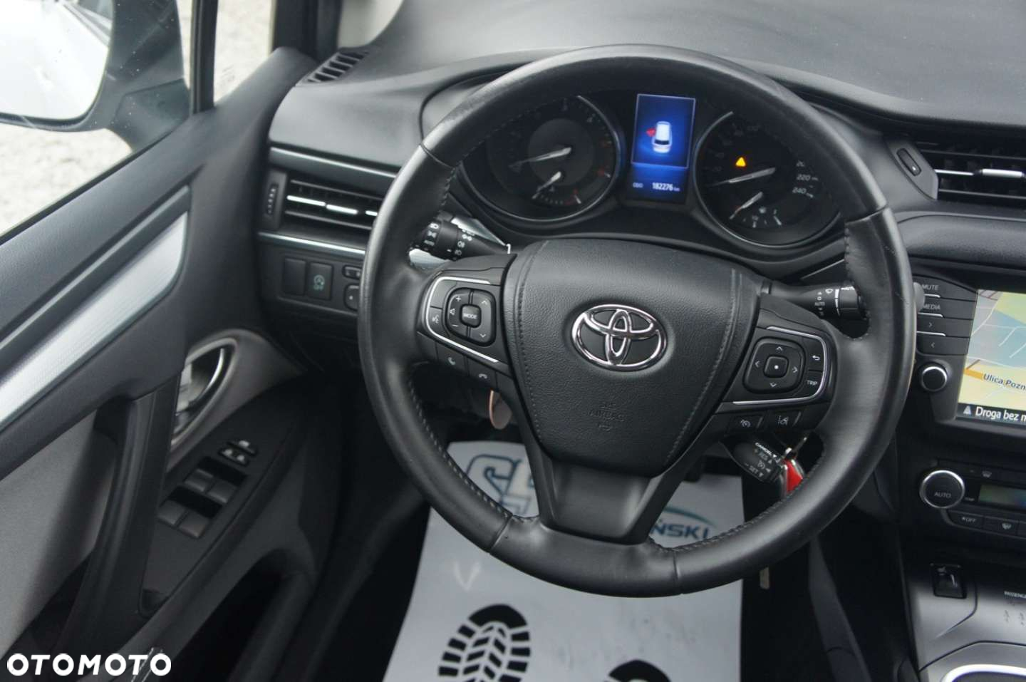 Toyota Avensis - 10