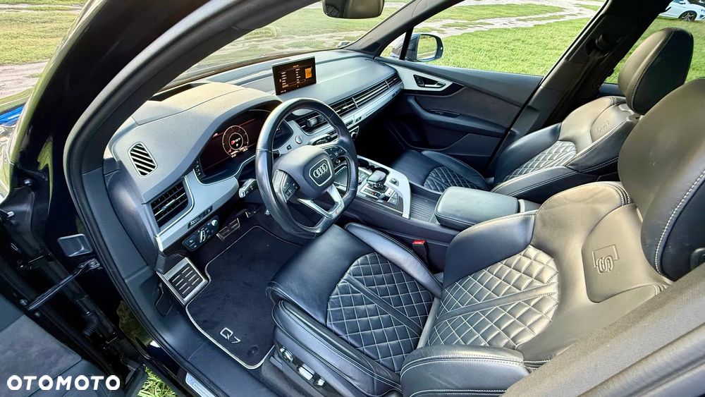 Audi SQ7 - 7