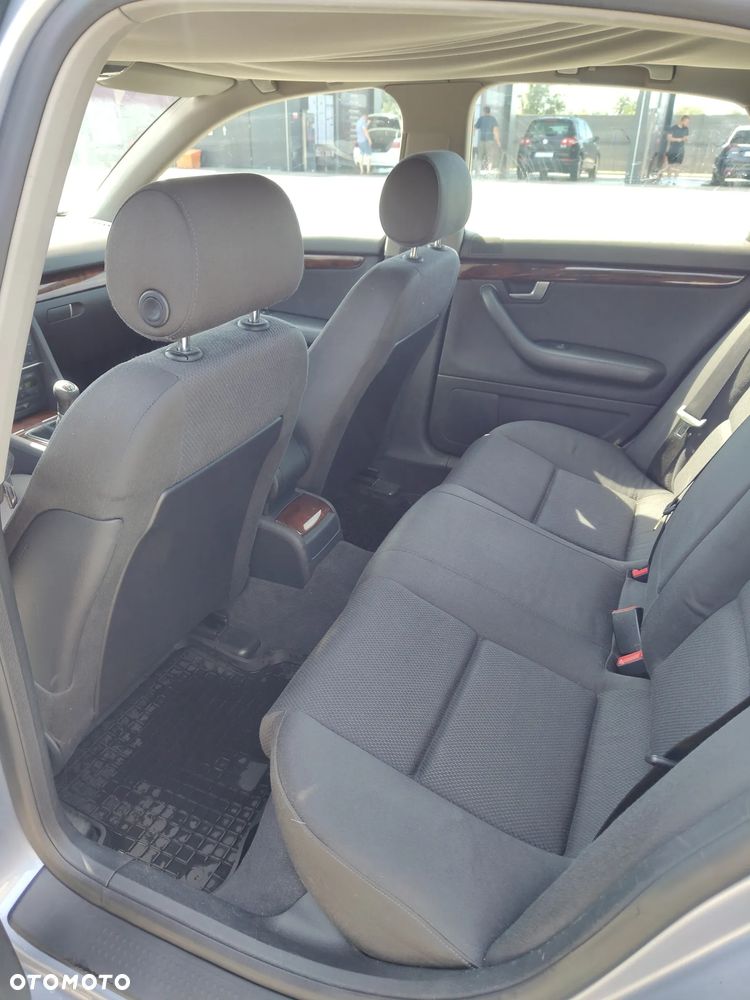 Audi A4 Limousine - 11