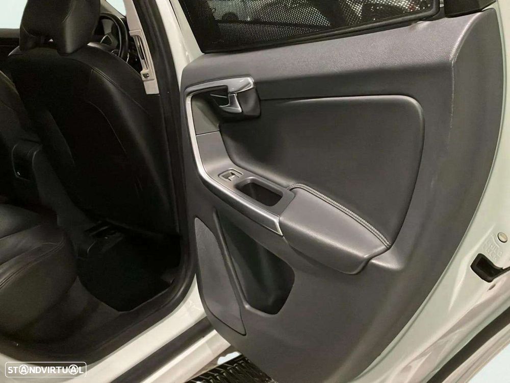 Volvo XC 60 2.0 D4 Momentum Plus Geartronic - 22