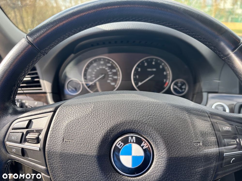 BMW Seria 5 528i - 12