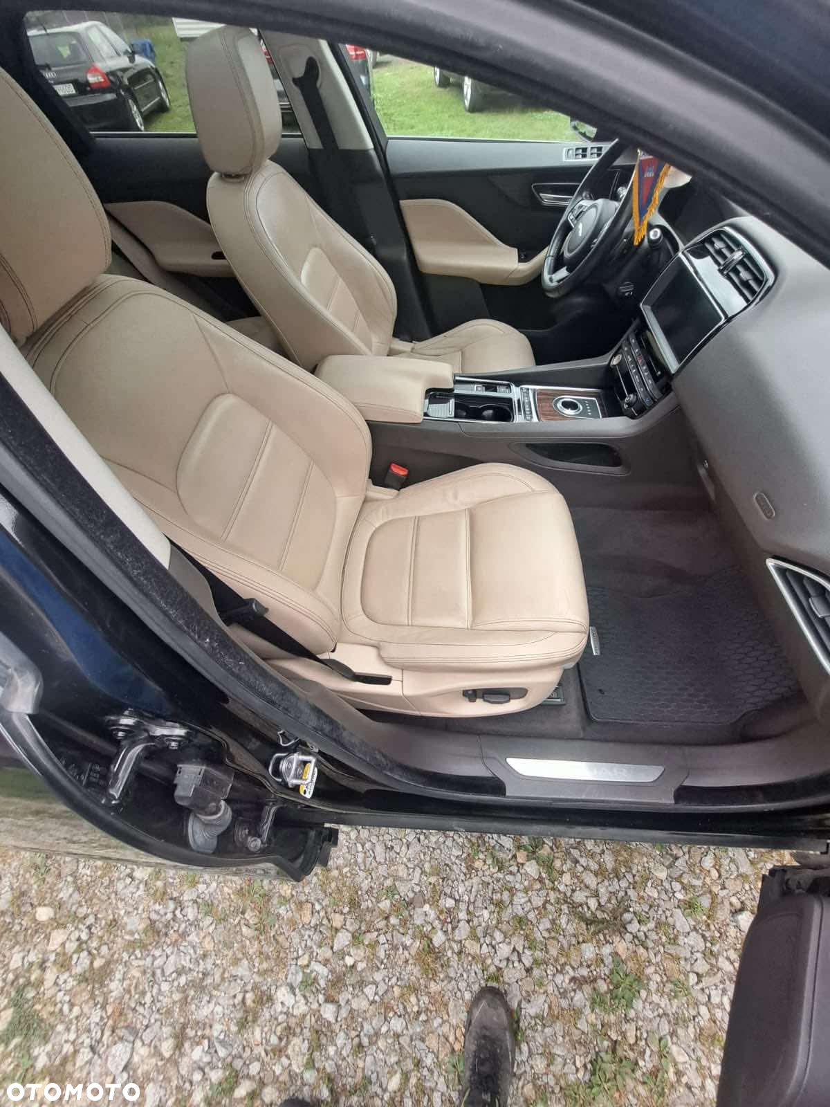 Jaguar F-Pace - 6