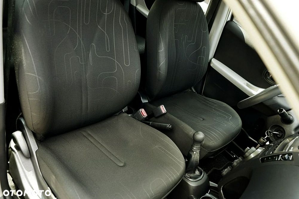 Toyota Yaris - 18