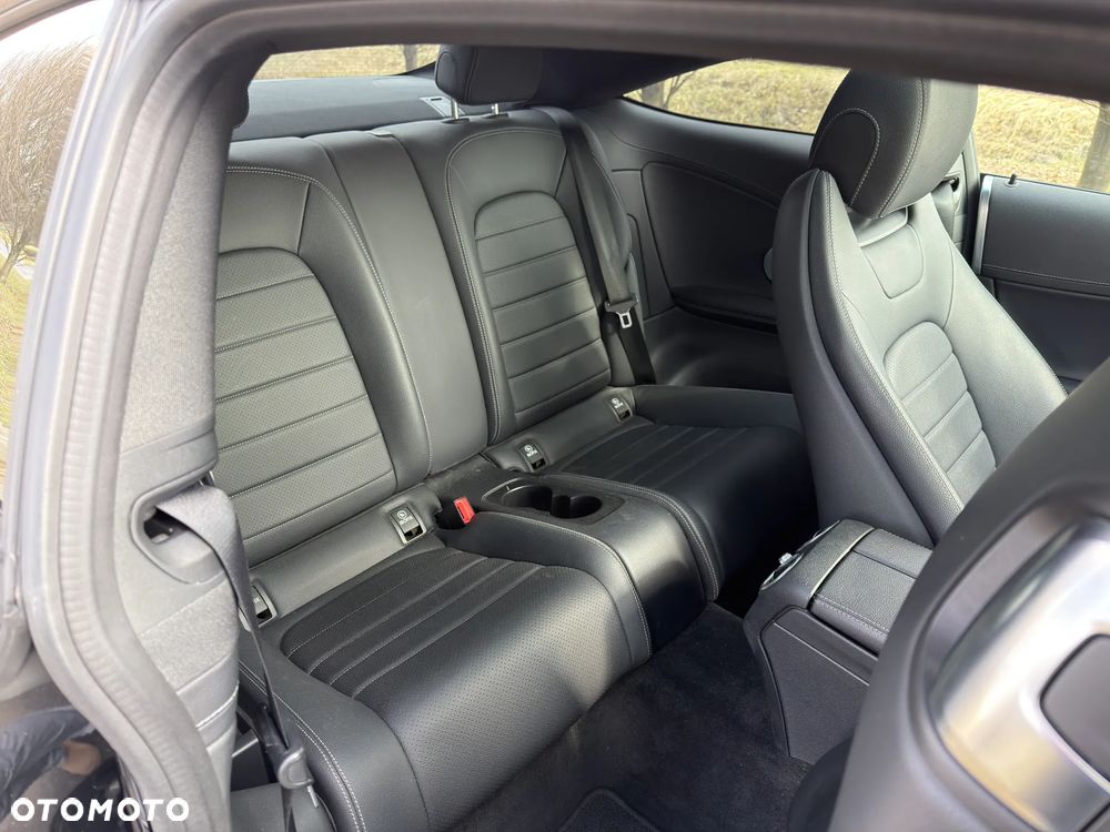 Mercedes-Benz Klasa C 300 9G-TRONIC Night Edition - 16