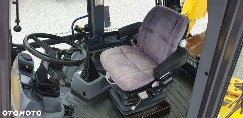 New Holland LB115B rok 2006 łyżka skarpowa hydr. + do kopania na dżojstikach - 10