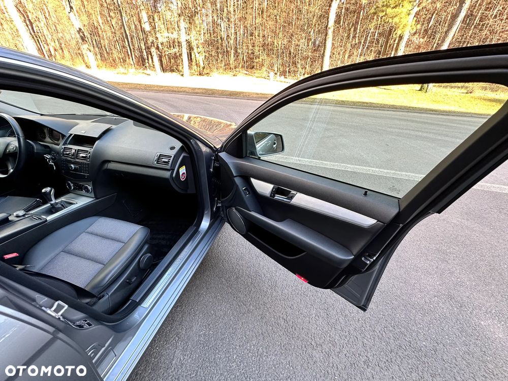 Mercedes-Benz Klasa C 180 Kompressor Automatik BlueEFFICIENCY - 31