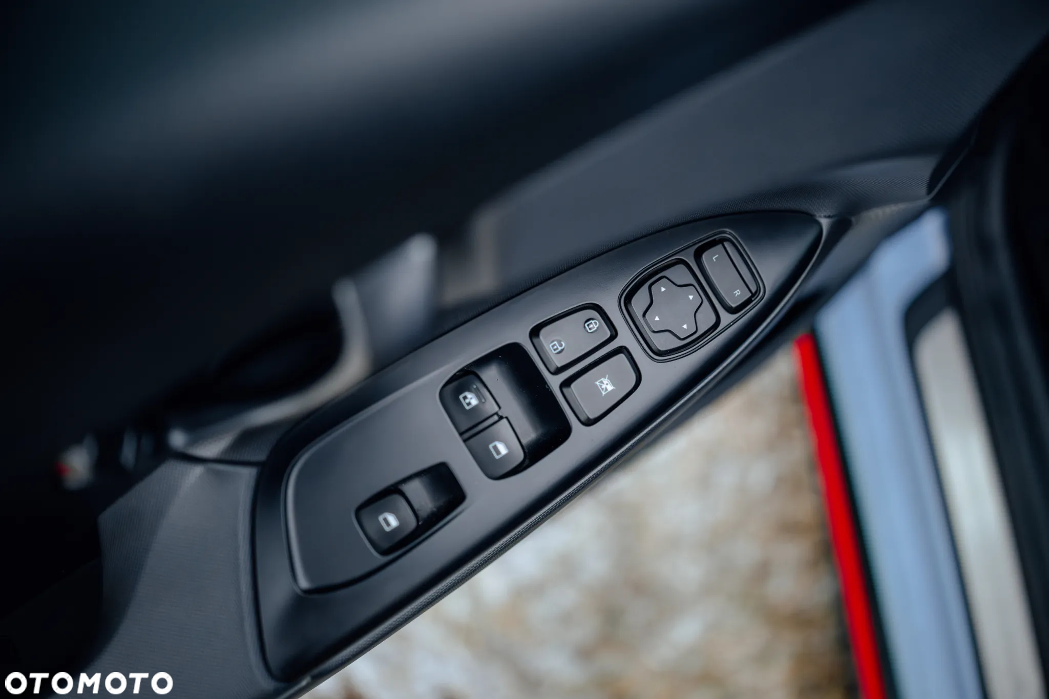 Hyundai Veloster - 25