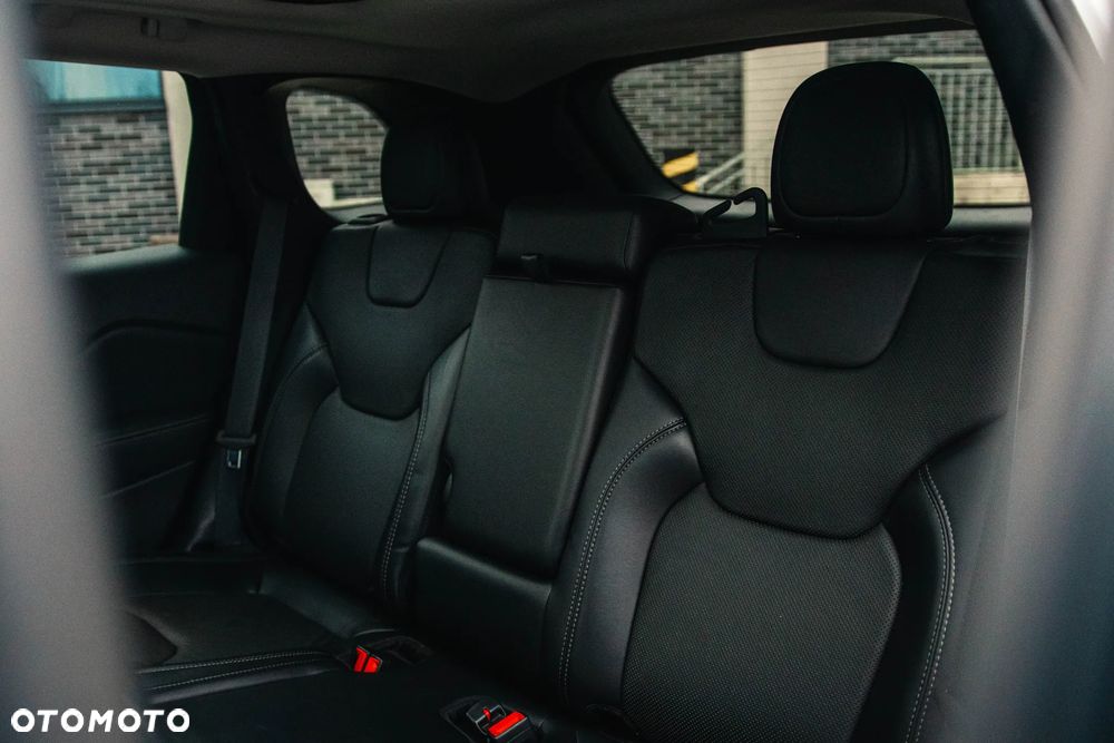 Jeep Cherokee 3.2 V6 Active Drive I Limited - 24