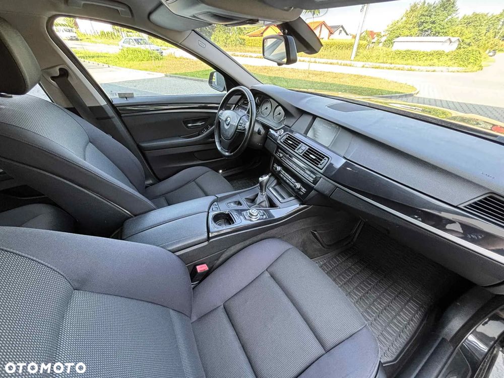 BMW Seria 5 520d - 24