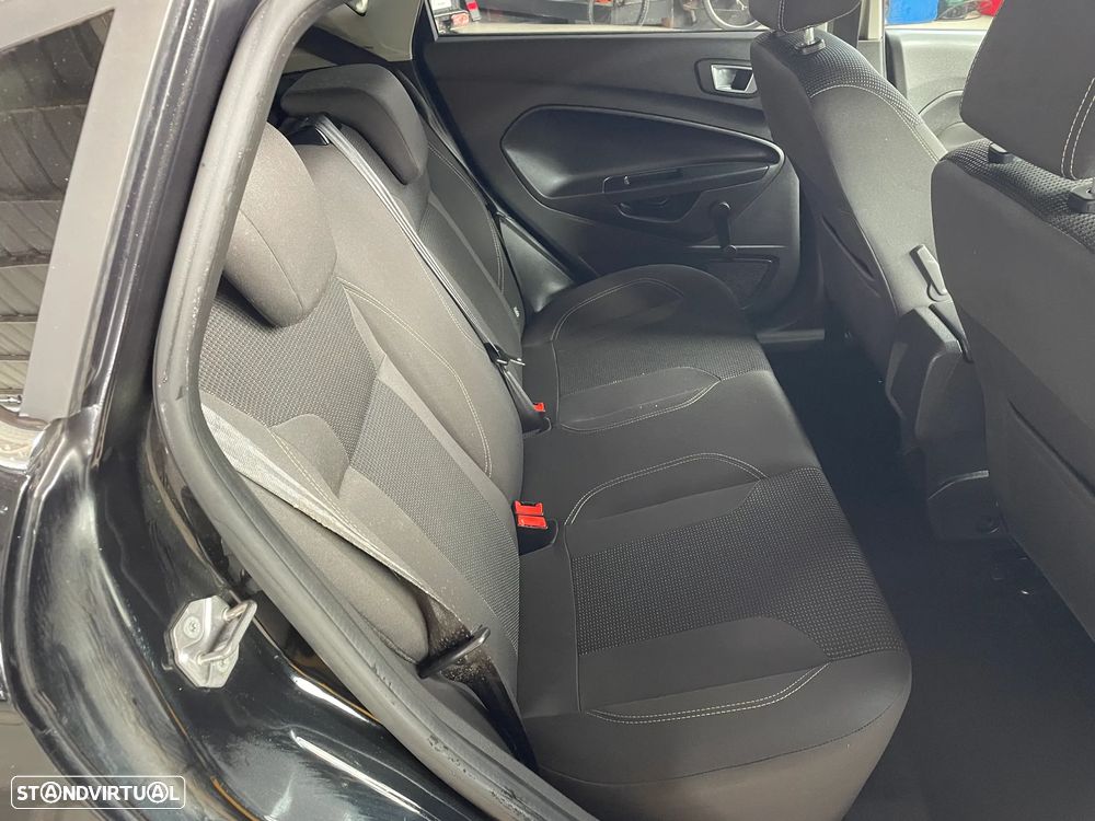 Ford Fiesta 1.0 EcoBoost S&S TITANIUM - 16