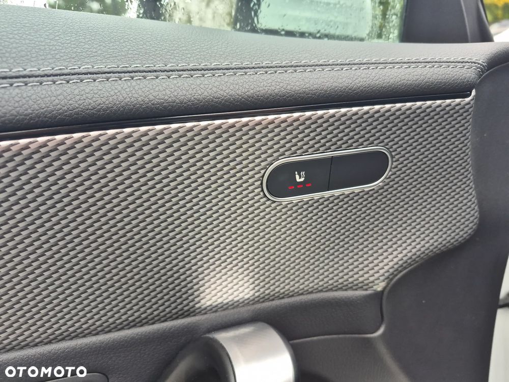 Mercedes-Benz CLA 180 7G-DCT - 17