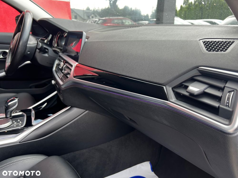 BMW Seria 3 320d xDrive Edition M Sport Shadow - 25