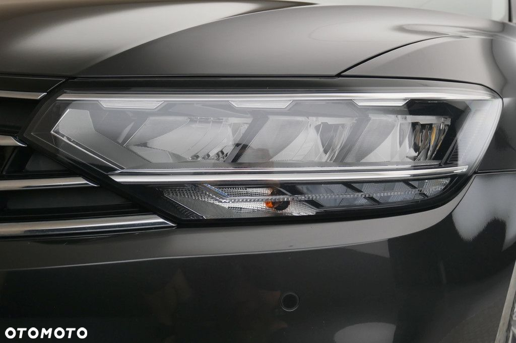 Volkswagen Passat 2.0 TDI Elegance DSG - 13