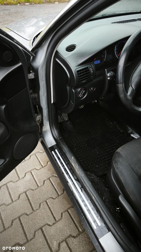 Volkswagen Passat 1.9 TDI Comfortline - 7