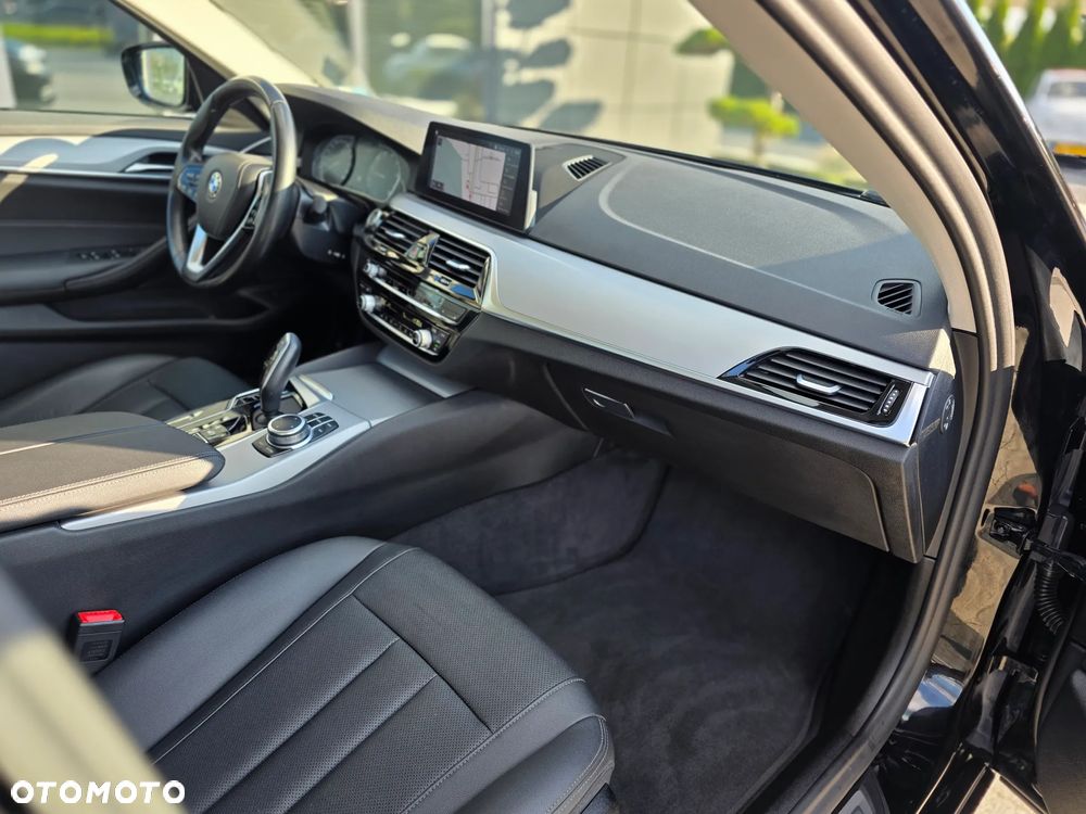 BMW Seria 5 520i GPF M Sport sport - 38