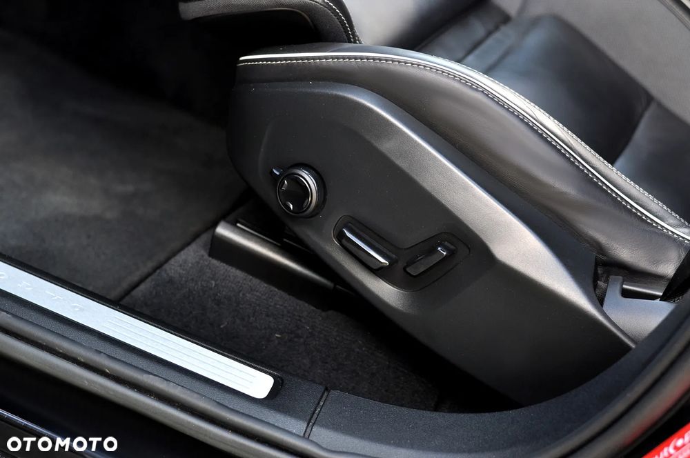 Volvo XC 60 B4 D Ultimate Dark - 21