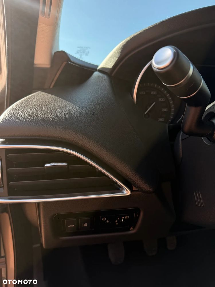 Jaguar XE 2.0 D Pure - 26