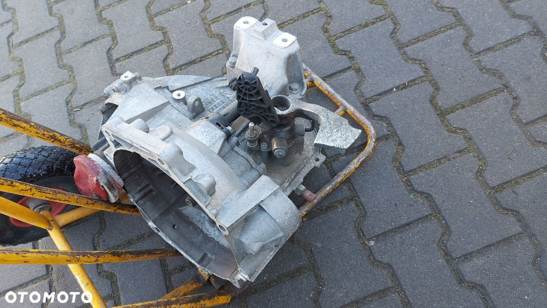 SKRZYNIA PKG 1,2 TSI VW CADDY Golf VII Seat Leon Audi A3 2016r - 2