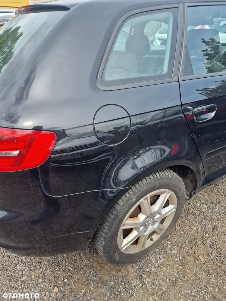 Blotnik prawy tyl audi a3  8p  5d - 1