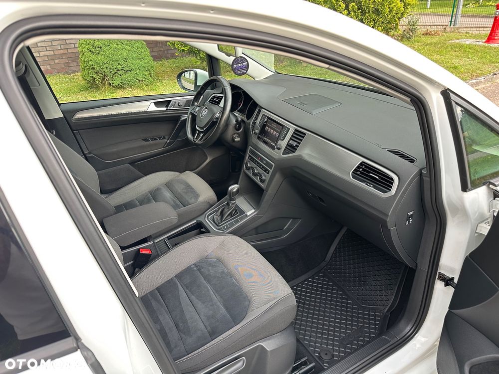 Volkswagen Golf - 32