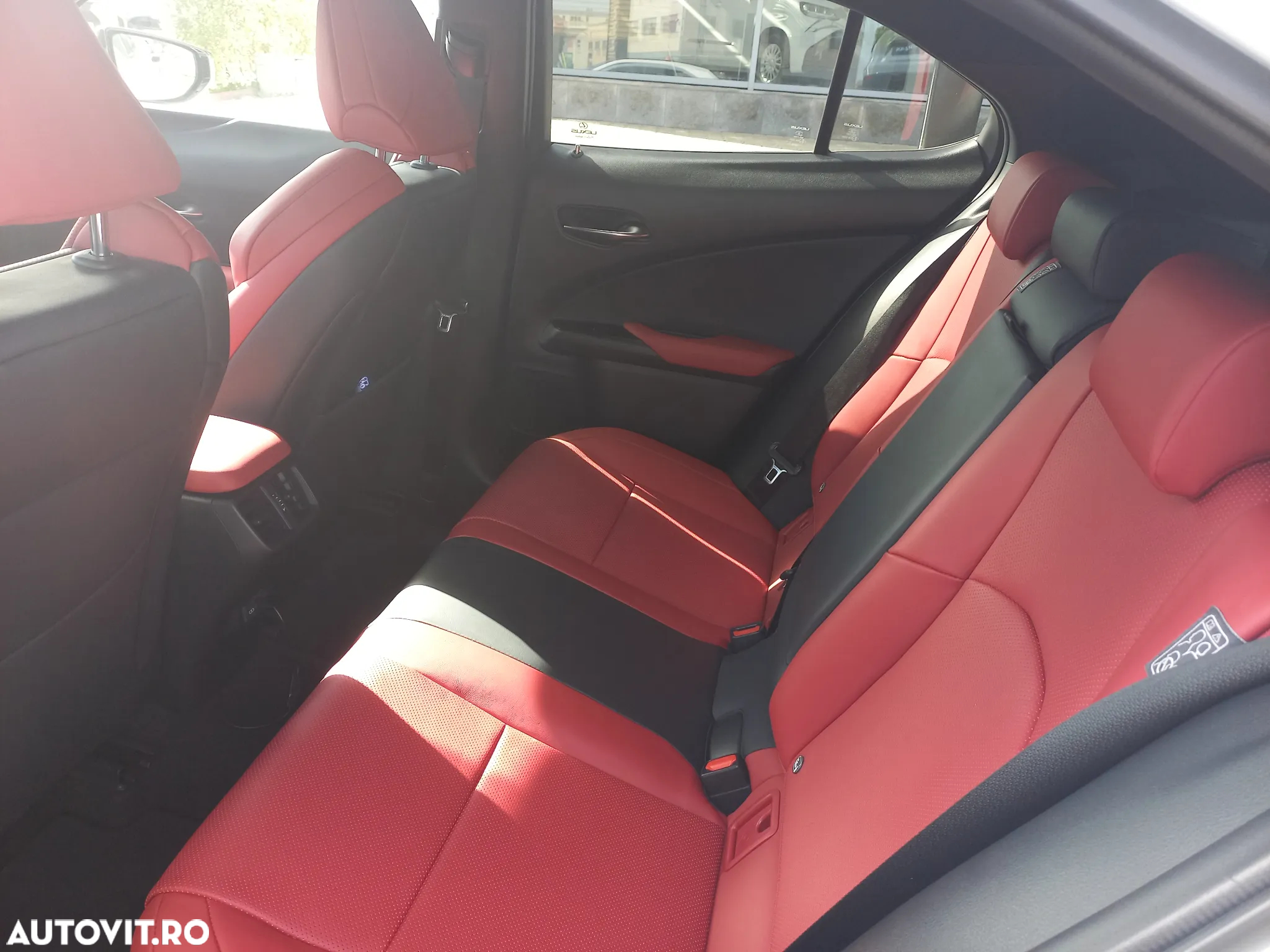 Lexus UX 250h 2.0L HEV 20H- (178 HP) 4X4 CVT F Sport - 12