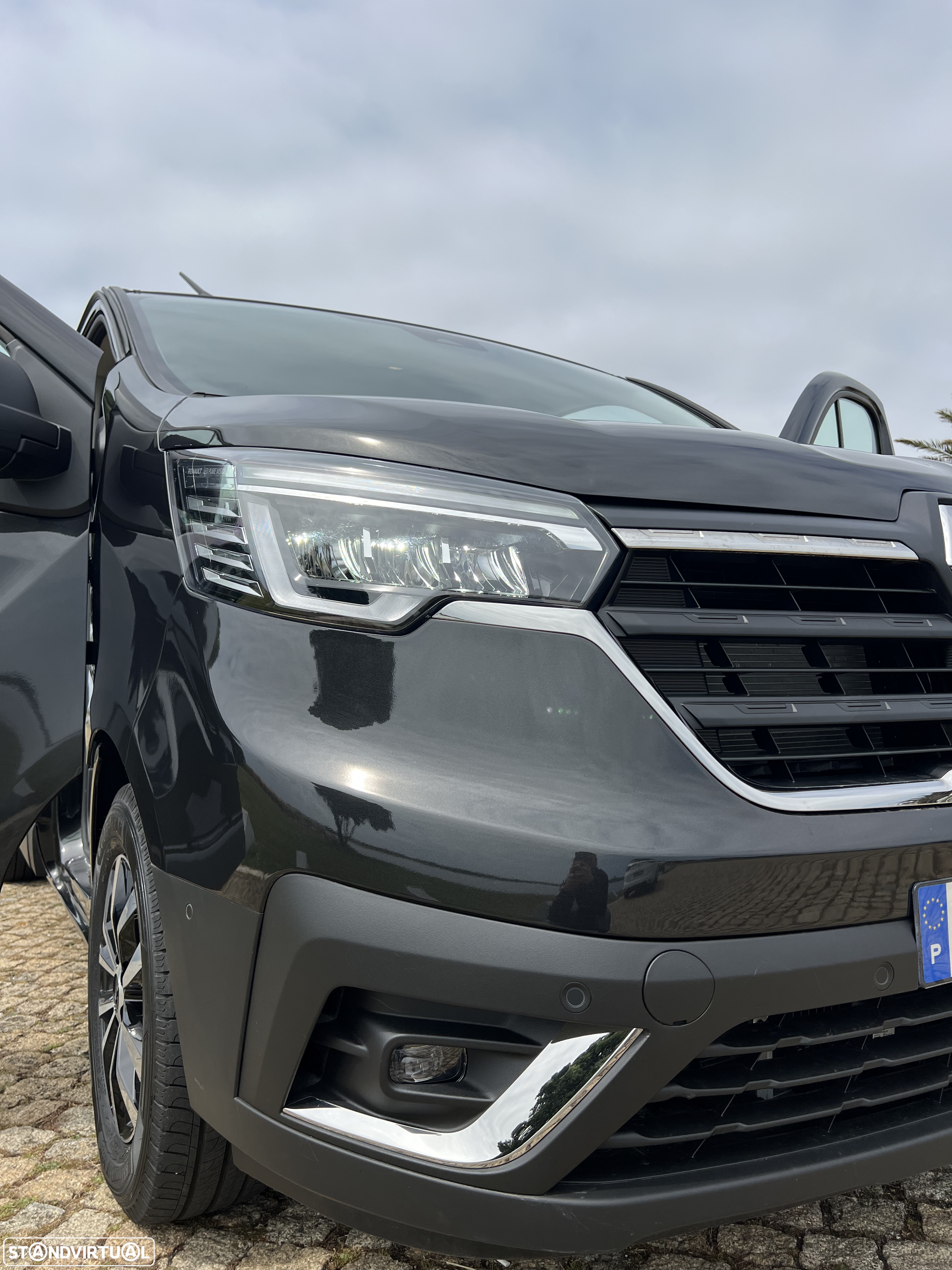 Renault Trafic Van 2.0 DCi 150cv c/ frio + caixa isotérmica - 25