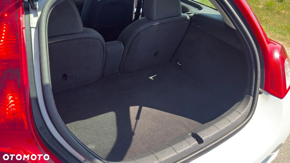 Volvo C30 D2 R-Design - 11
