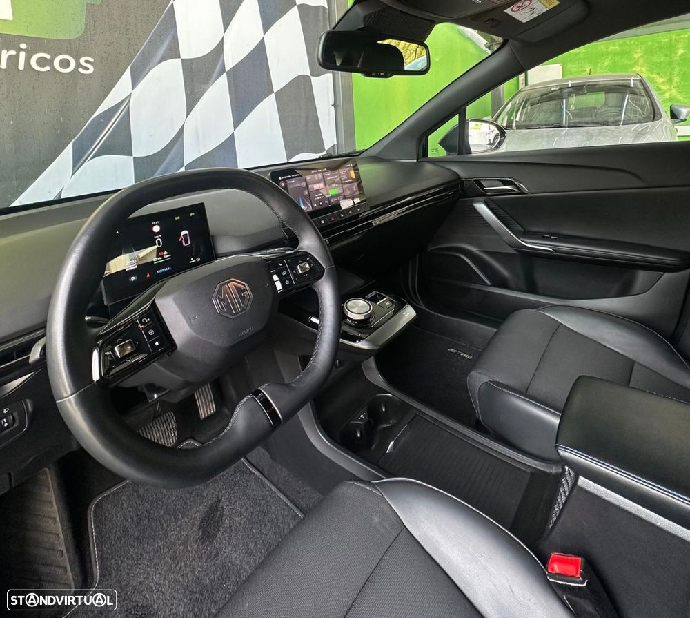MG MG4 64 kWh Luxury - 10