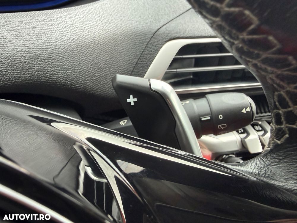 Peugeot 3008 1.2 PureTech Turbo S&S EAT6 Allure - 21