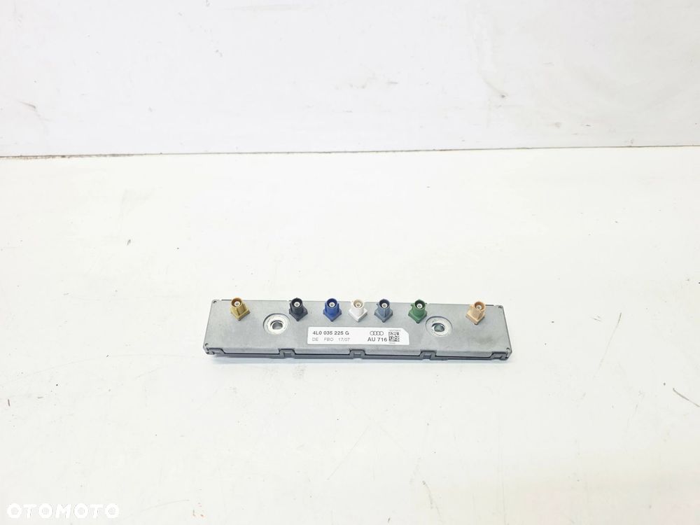 WZMACNIACZ ANTENOWY AUDI Q7 4L 4L0035225G - 1