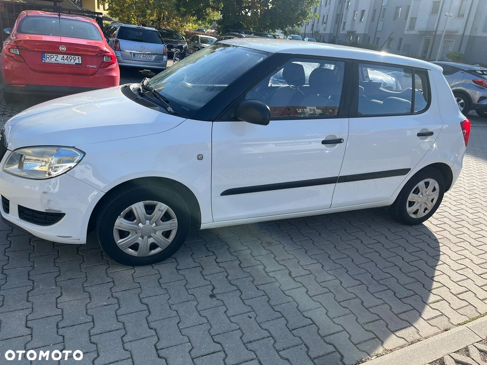 Skoda Fabia 2012 photo 3