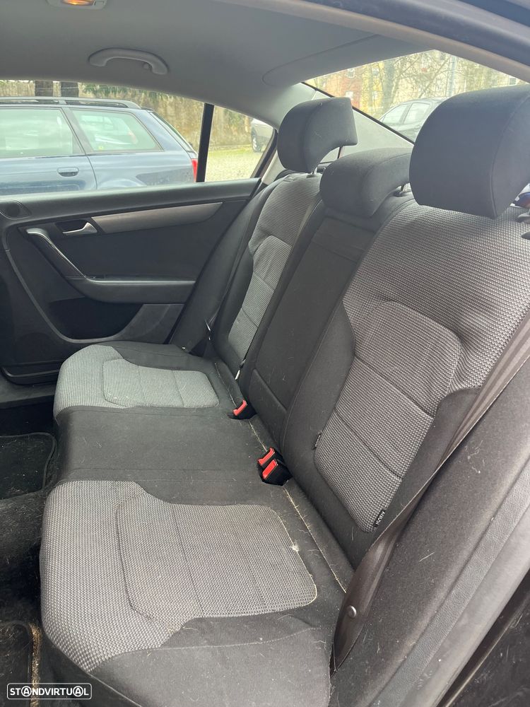 VW Passat 1.6 TDI BlueMotion - 14