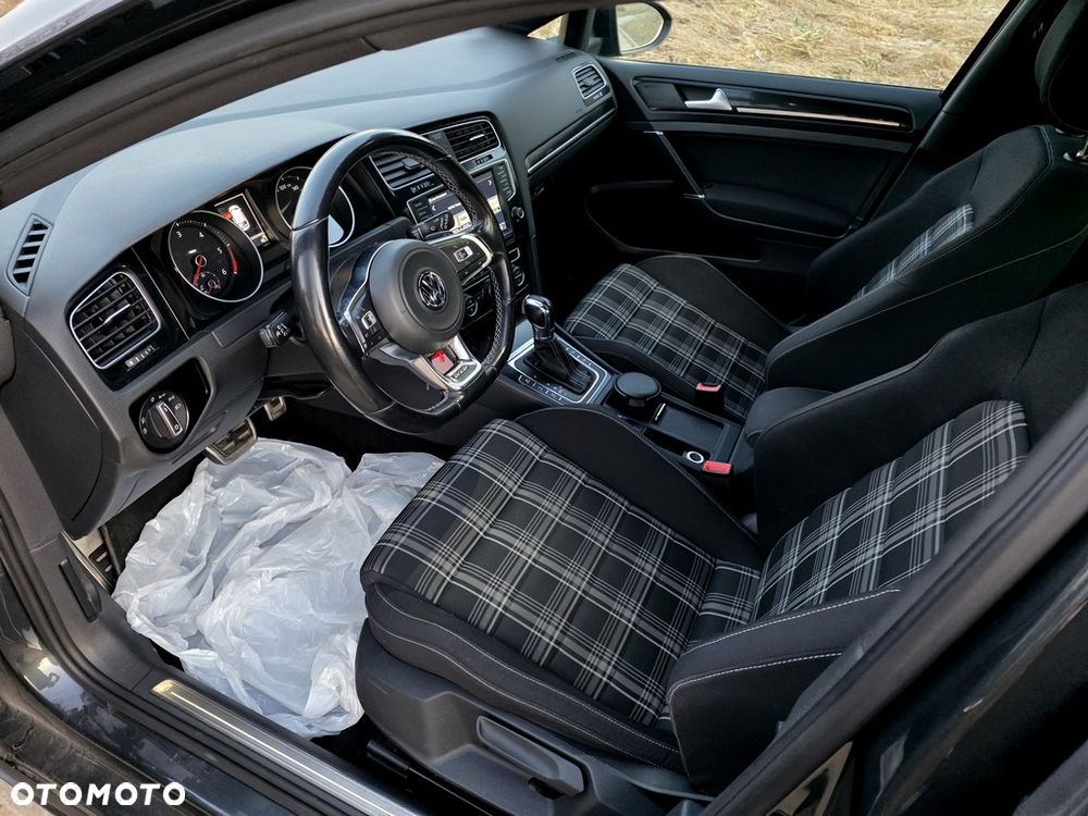 Volkswagen Golf - 12