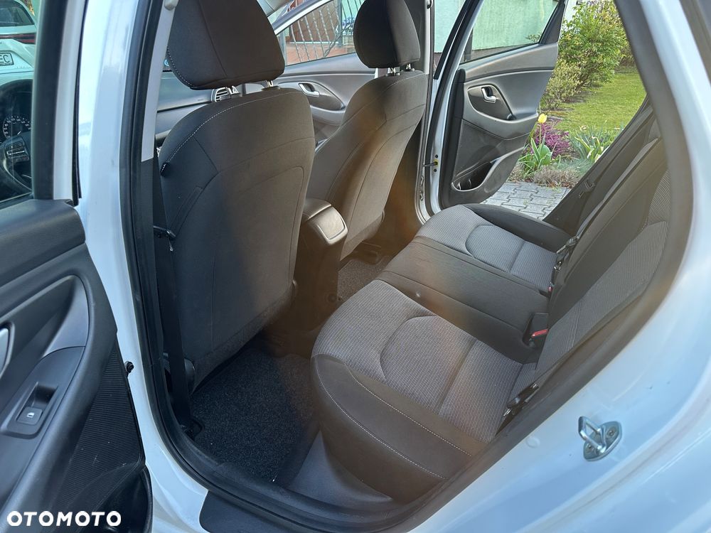 Hyundai i30 blue Kombi 1.4 Trend - 20