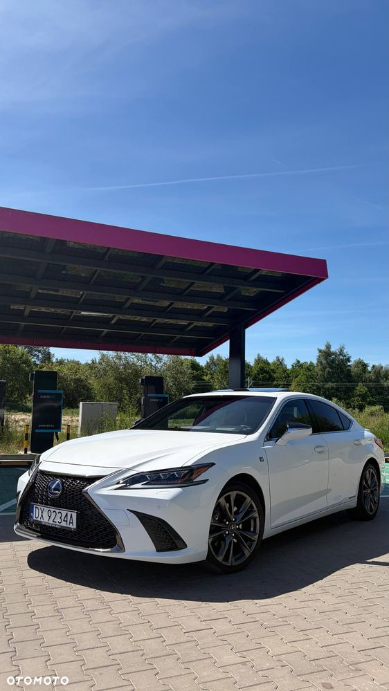 Lexus ES 300h F Sport Edition - 1