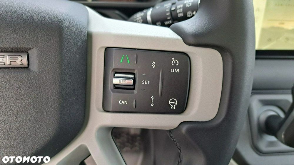 Land Rover Defender - 26