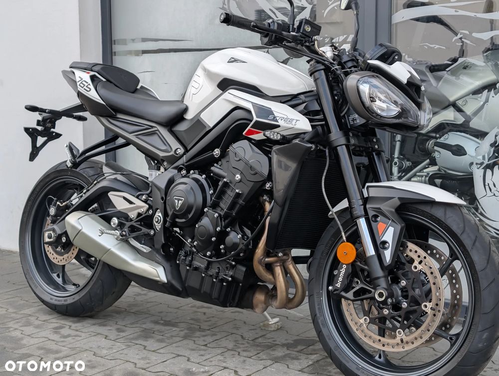Triumph Street Triple - 16