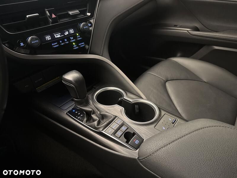 Toyota Camry 2.5 Hybrid Executive CVT - 18