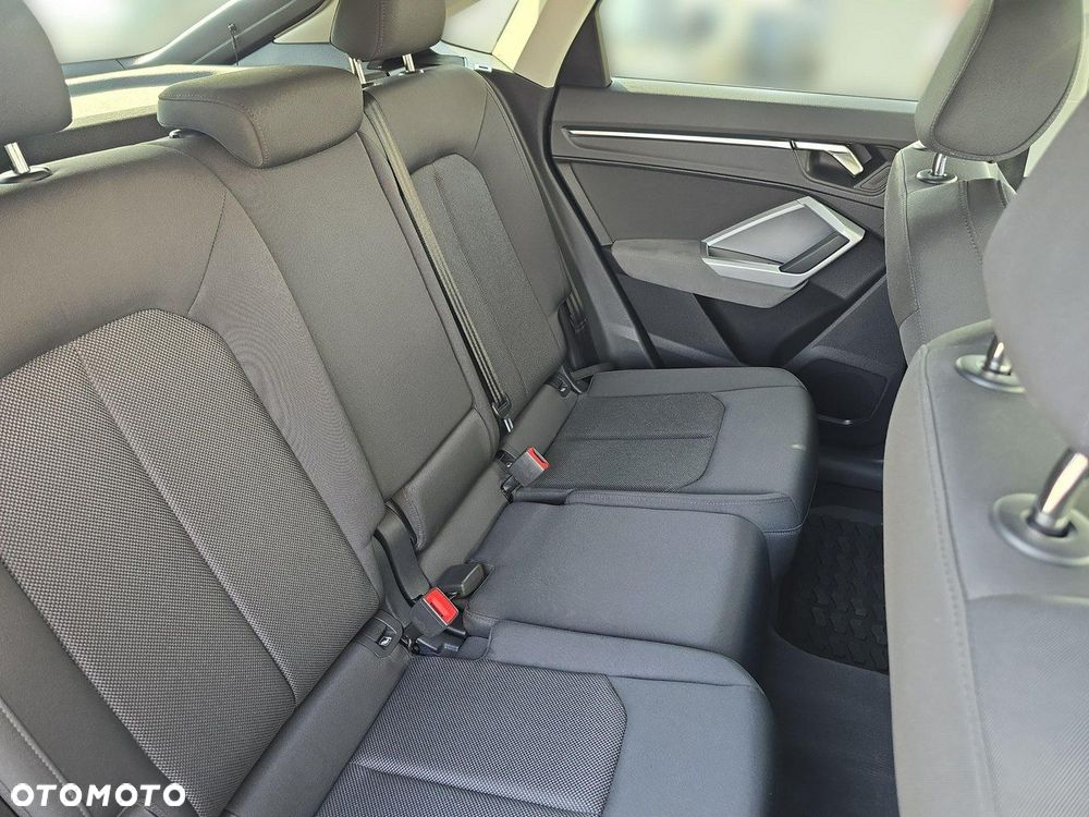 Audi Q3 Sportback - 11