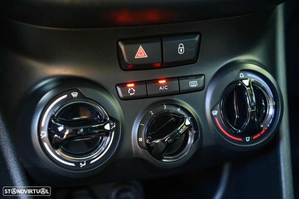 Peugeot 208 1.2 PureTech Signature - 39