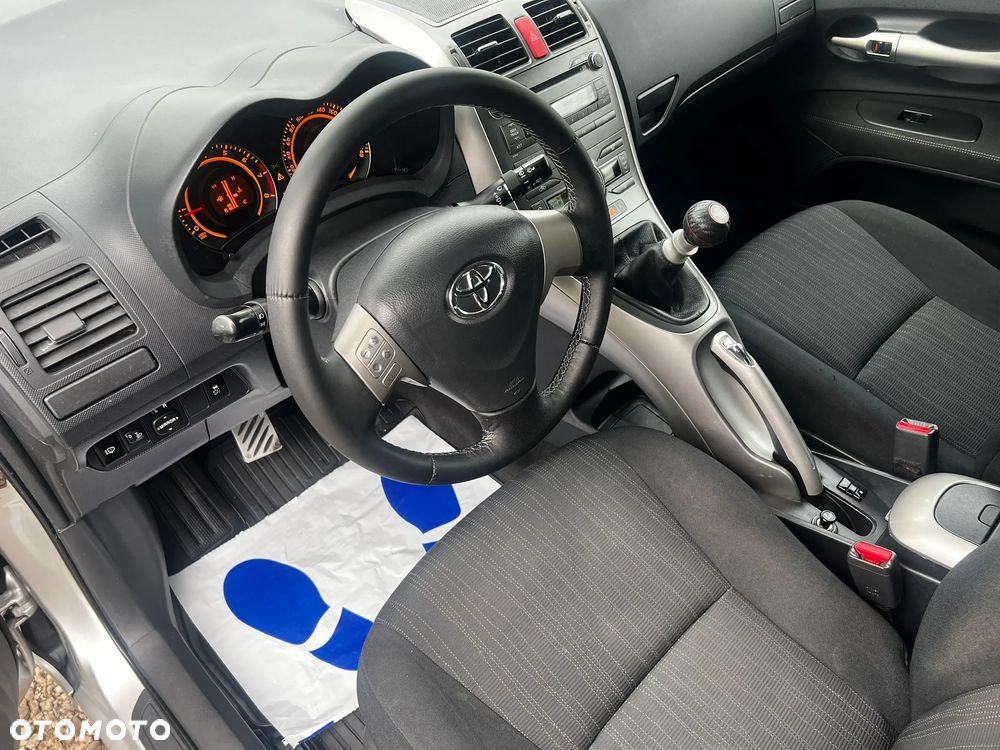 Toyota Auris 1.6 Executive - 5