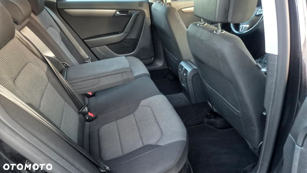 Volkswagen Passat - 16