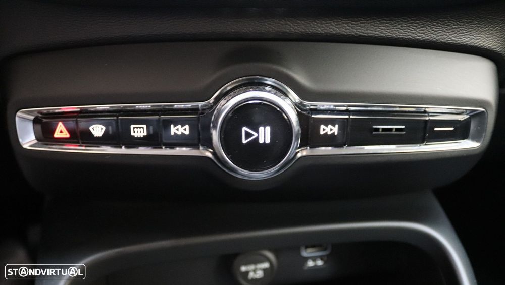 Volvo XC 40 1.5 T3 Momentum Tech Edition - 23
