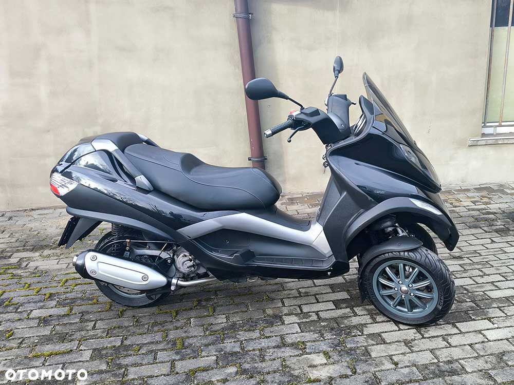 Piaggio MP-3 - 11