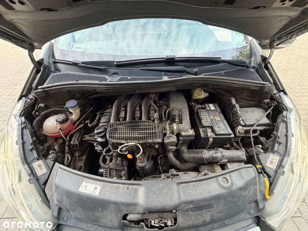 Peugeot 208 - 22