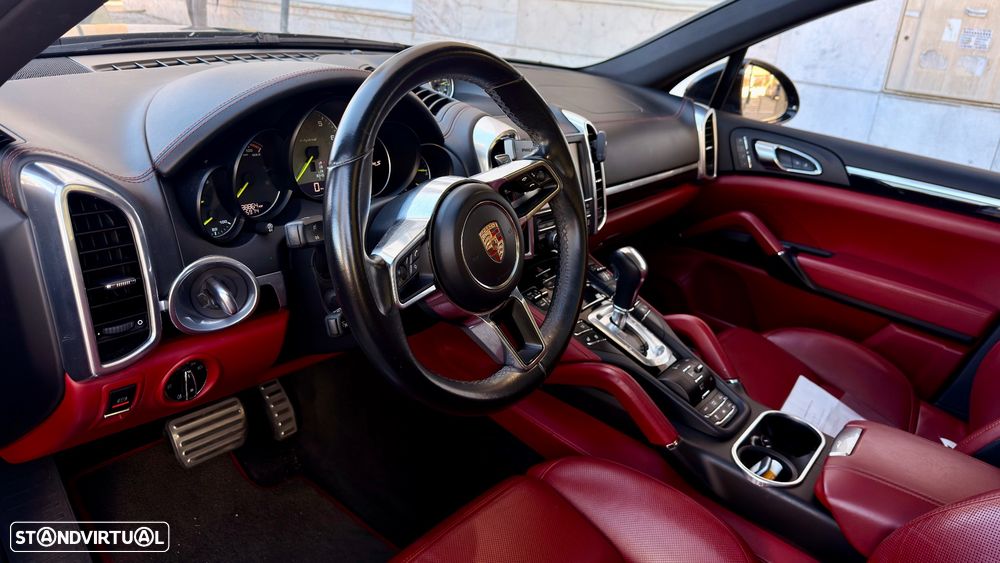 Porsche Cayenne - 4