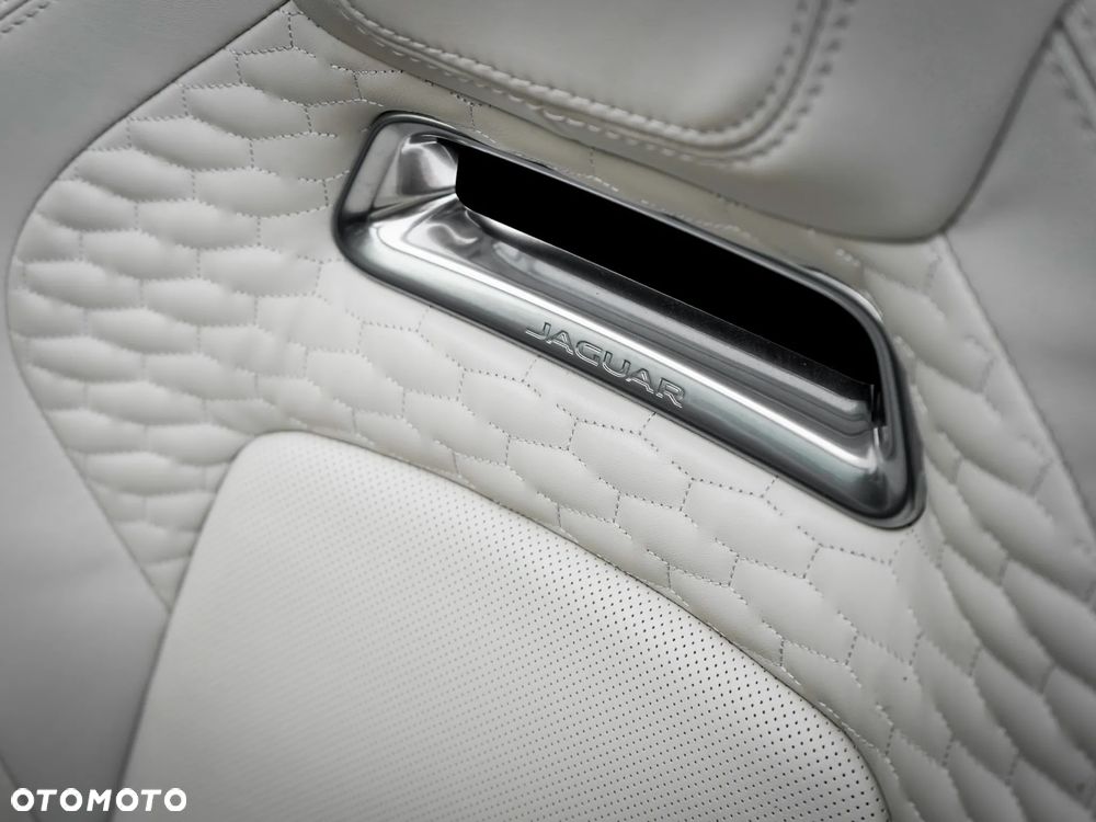 Jaguar F-Type P300 R-Dynamic - 27