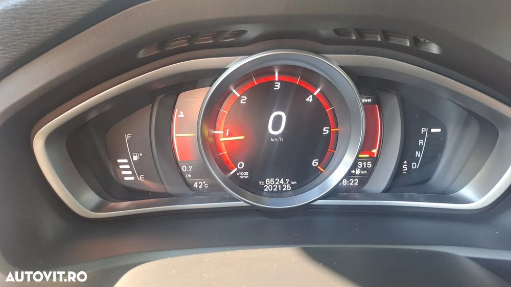 Volvo V40 D3 Aut. R-Design - 12