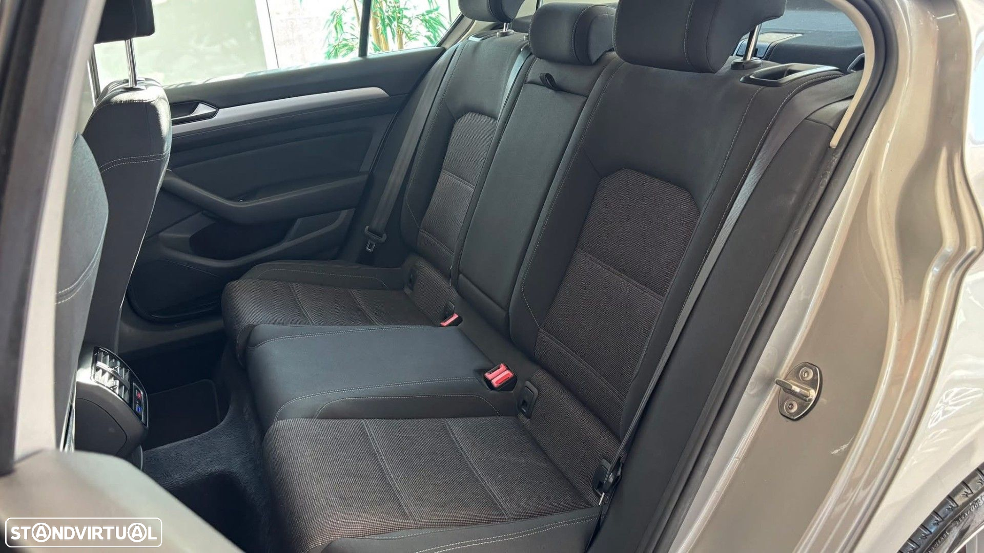 VW Passat 2.0 TDI Confortline - 14