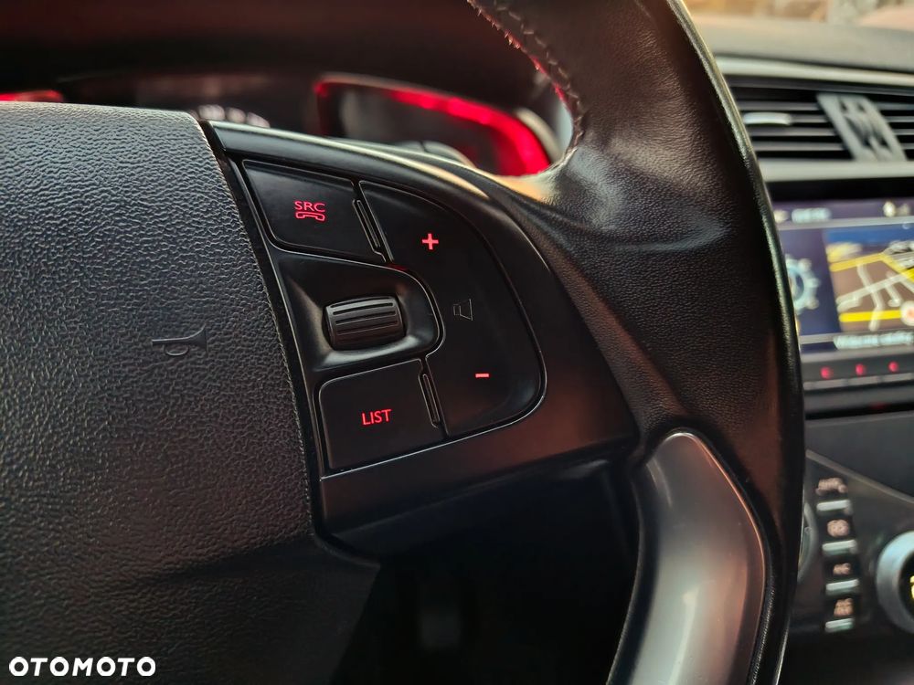 Citroën DS5 e-HDi 110 EGS6 SoChic - 17